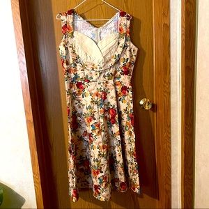 Stunning Floral Dress with a vintage appeal